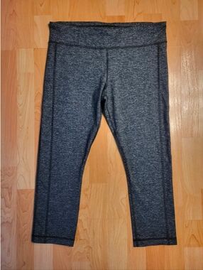 Under Armour cropped activewear leggings